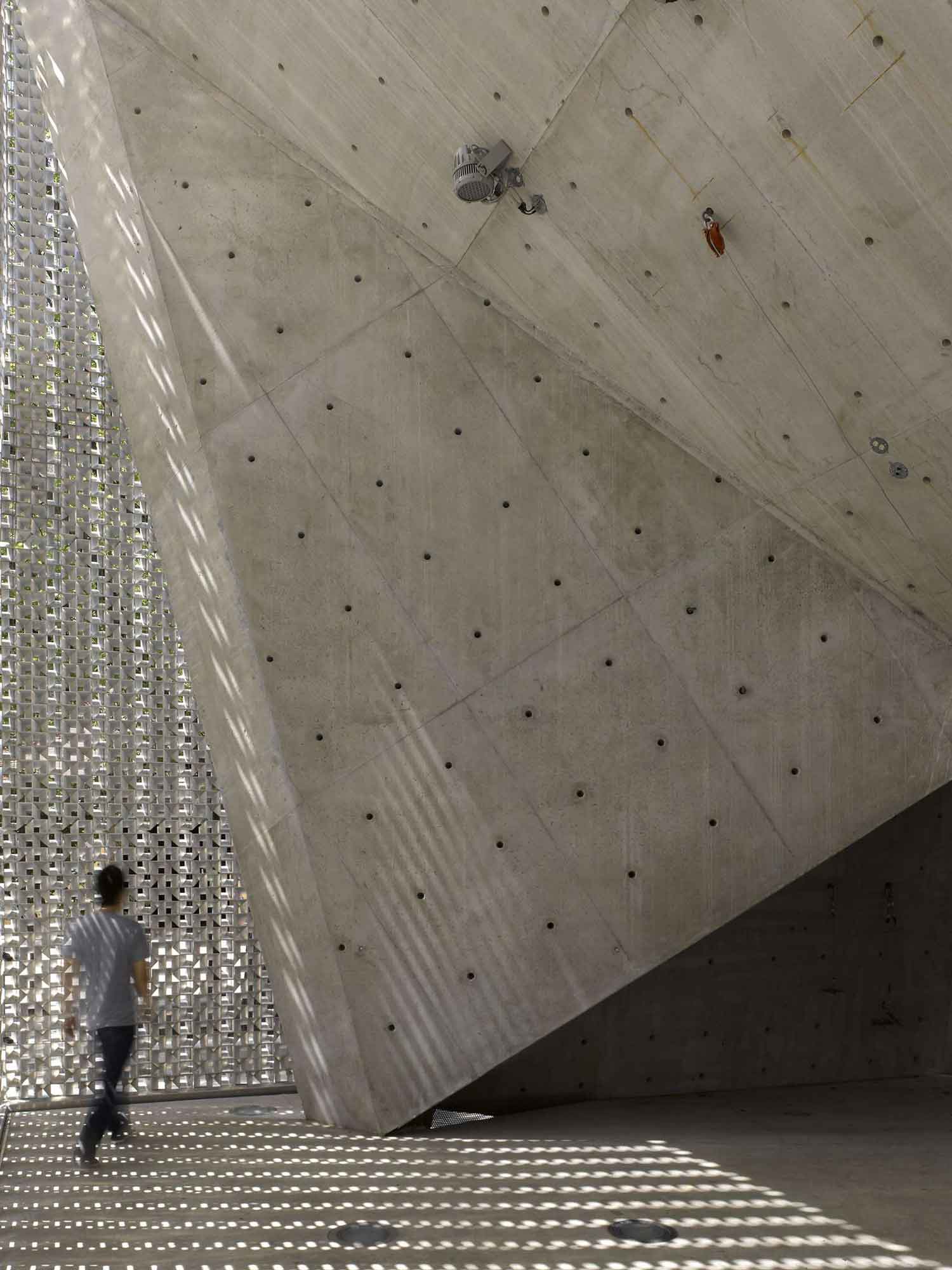 三角之美 | 全球 22 个惊艳的三角形建筑-11