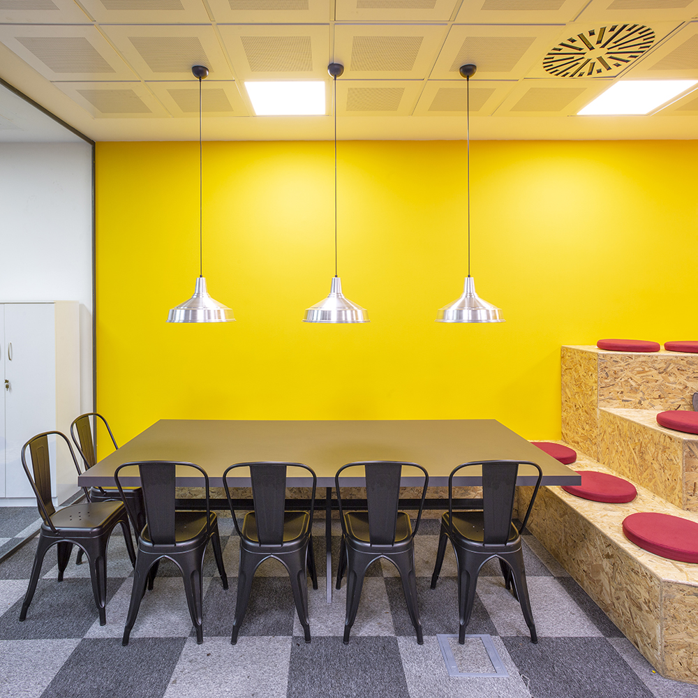 Istanbul 软件公司总部多功能公共空间设计-11