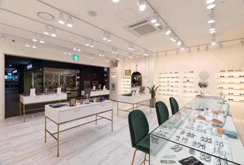 简约现代的 22 平米眼镜店设计-7