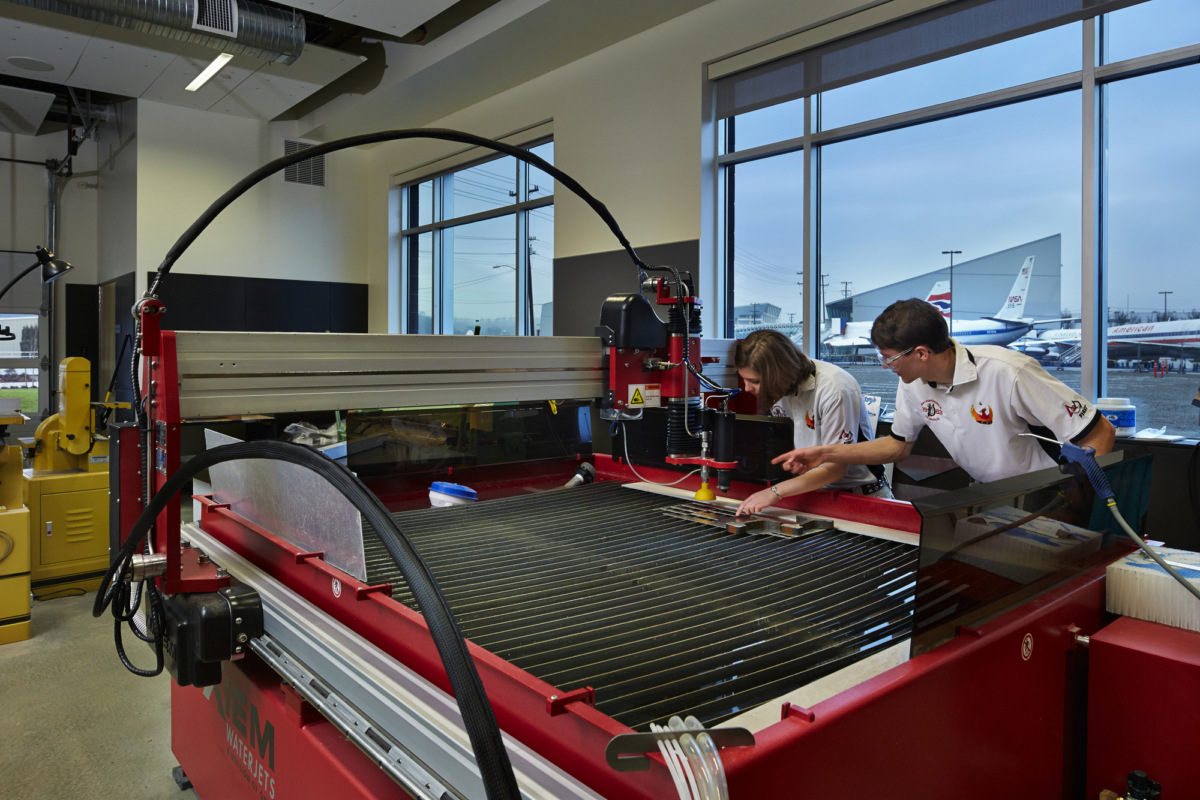 雷斯贝克航空高中-24