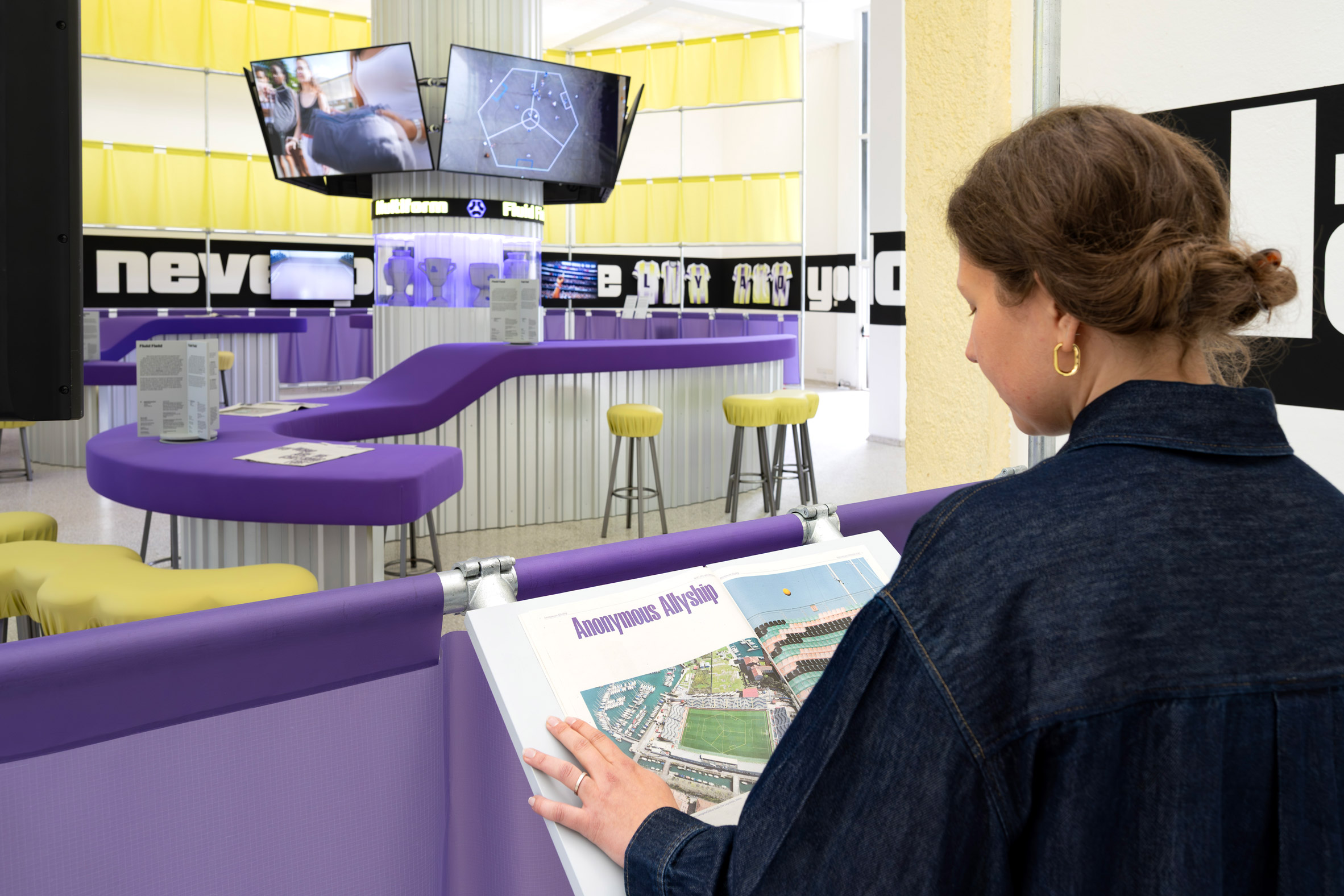 Sidelined(荷兰馆改造的动态体育酒吧)丨Amanda Pinatih,Gabriel Fontana-15