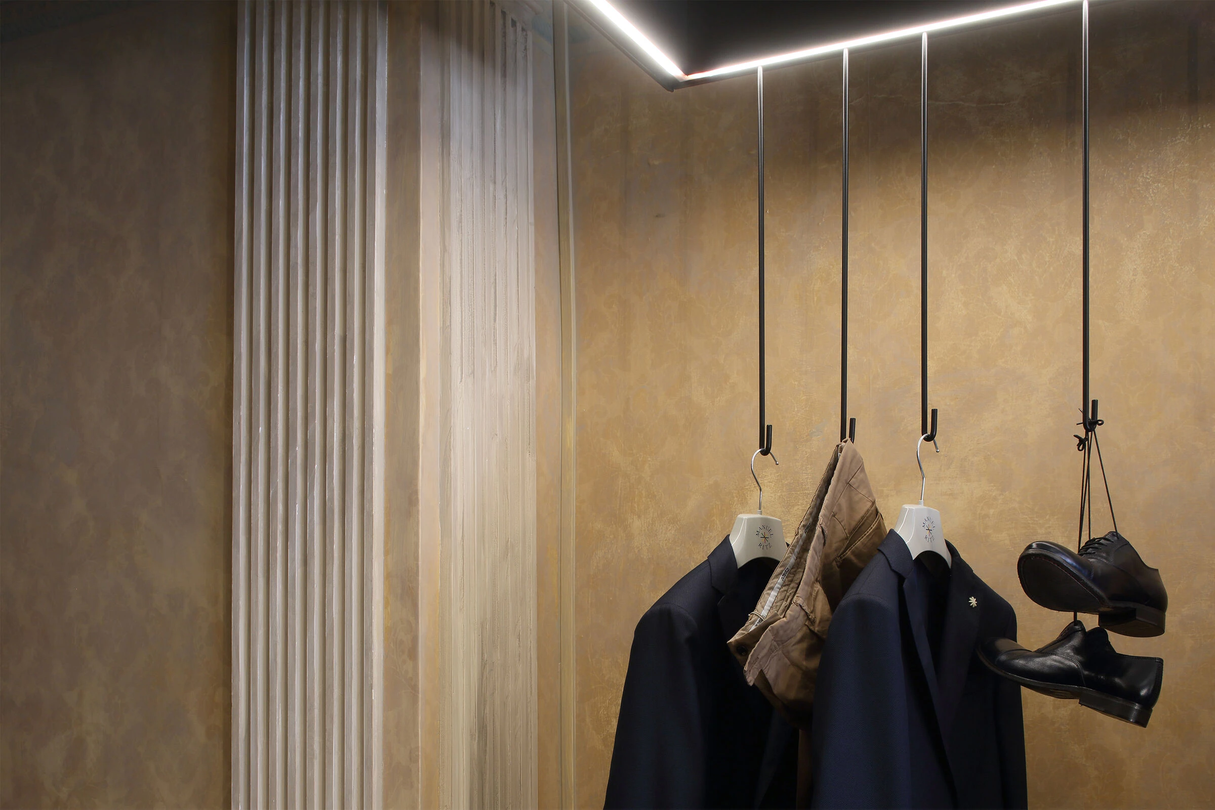 Reggio Emilia 服装店室内设计丨意大利雷焦艾米利亚-14