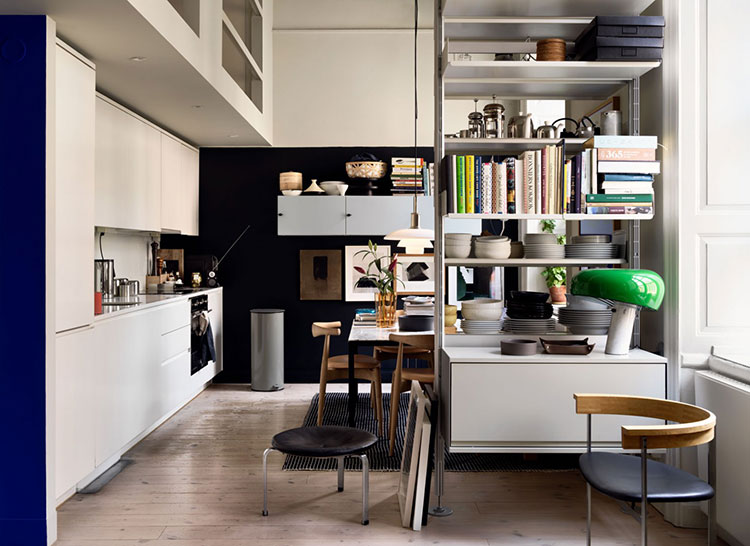 带对比色和开放式储物空间的瑞典公寓-3