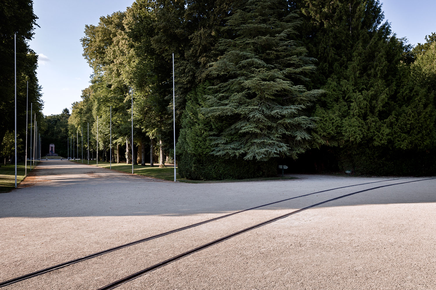 法国墓地和纪念馆周围景观-26