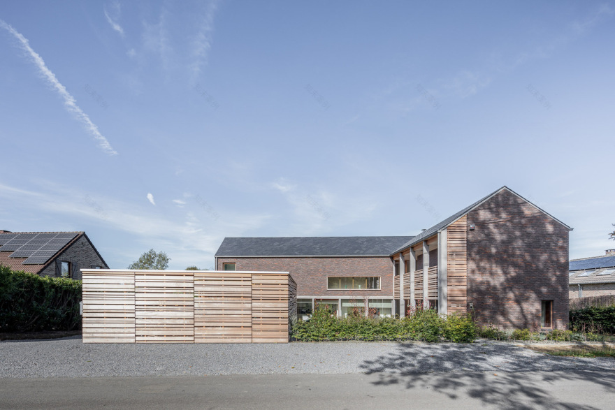 比利时L型乡间别墅-5