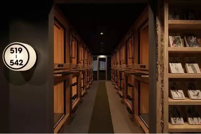 霓虹国的新三样：咖啡吧+漫画网吧+胶囊酒店吧设计-9