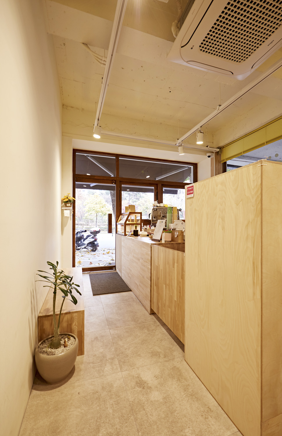 首尔 7 坪小空间，打造温馨治愈系咖啡馆-8