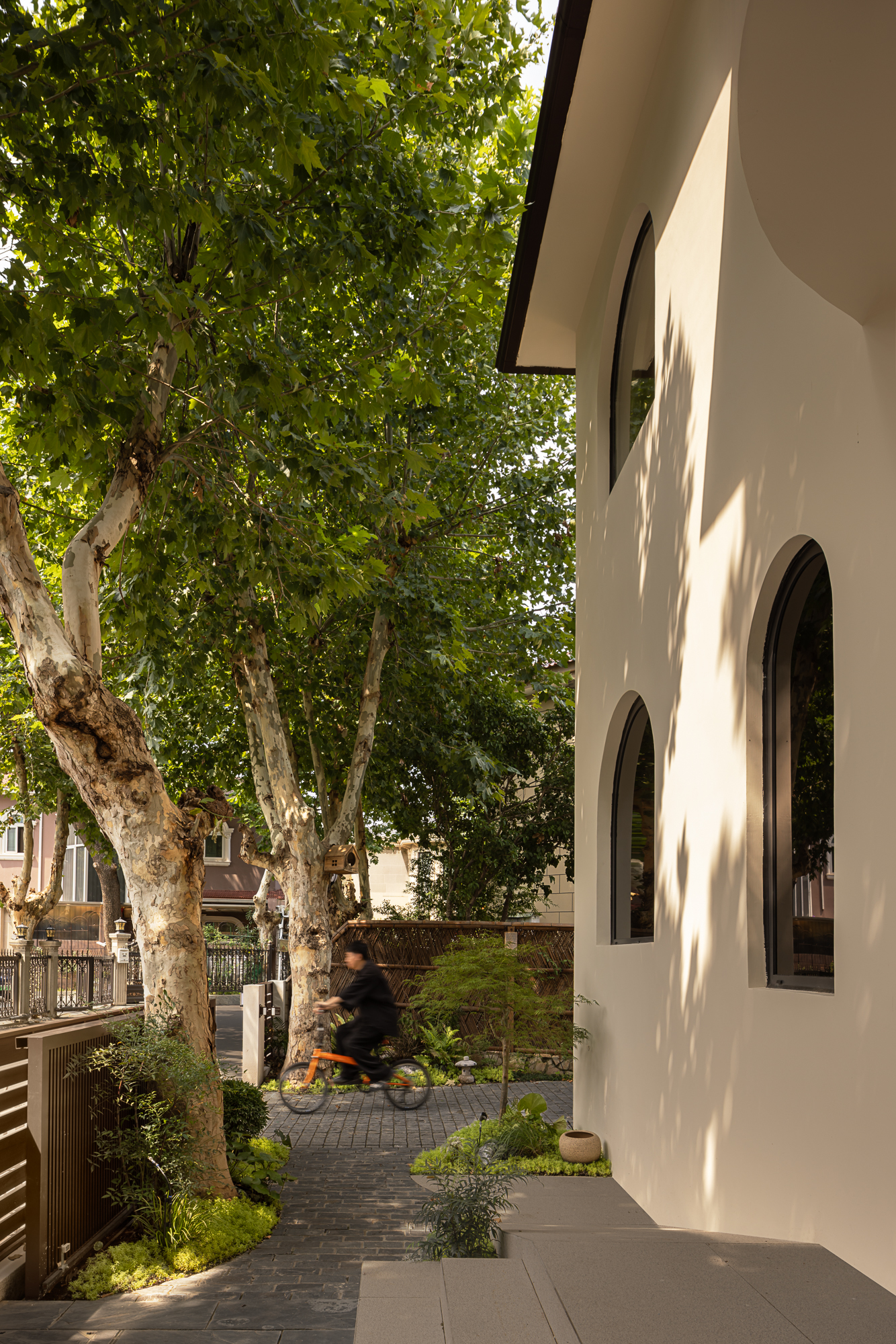 白东旭 · 焦恒｜上海梧桐下的老别墅,光影新生丨中国上海丨白东旭,焦恒,设计团队等众多人员参与-9