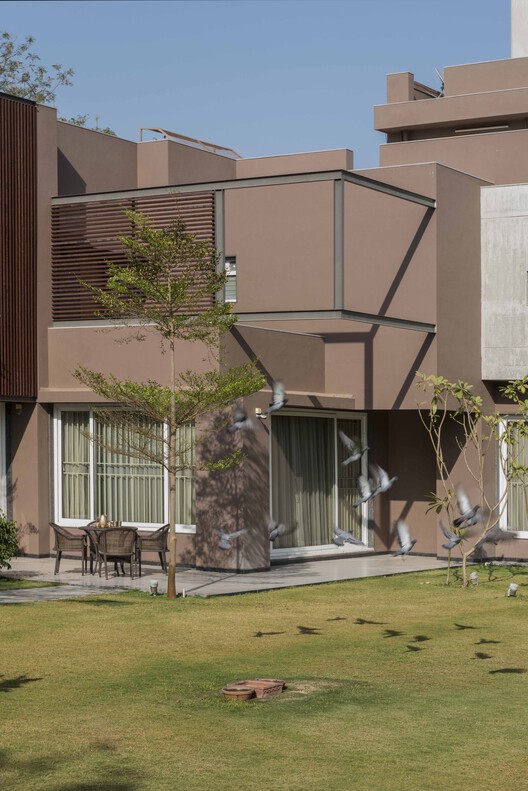 和谐共生 · 印度阿赫马德巴德双拼别墅设计丨The Grid Architects-22