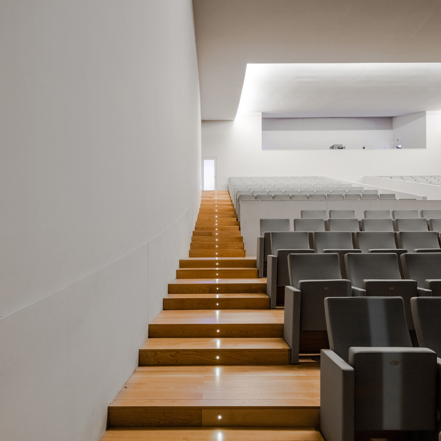Llinars del Vallès礼堂剧院，西班牙 / Álvaro Siza Vieira + Aresta Arquitectura-43