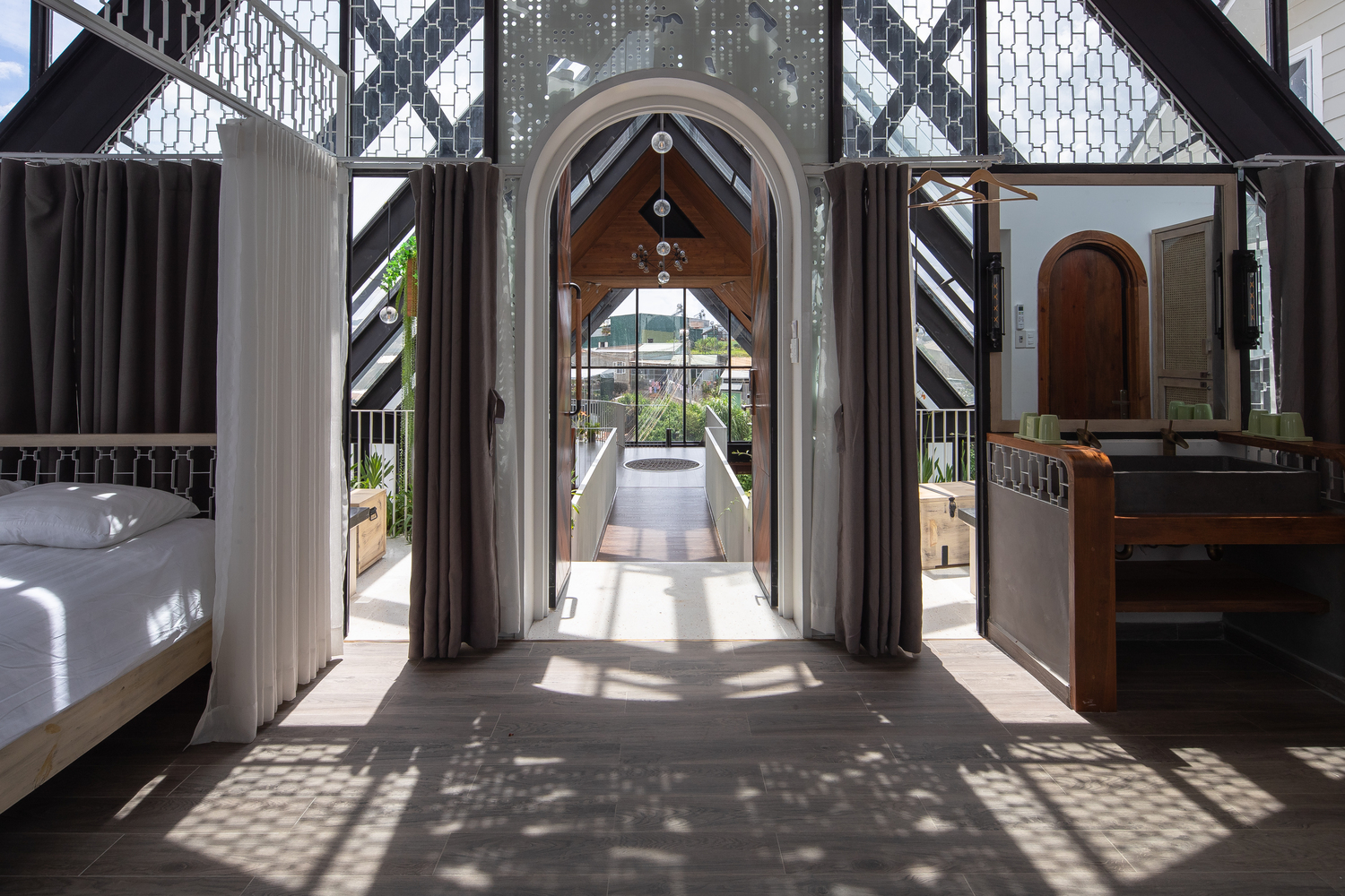 梦幻之地·越南岘港的白钢建筑民宿-16