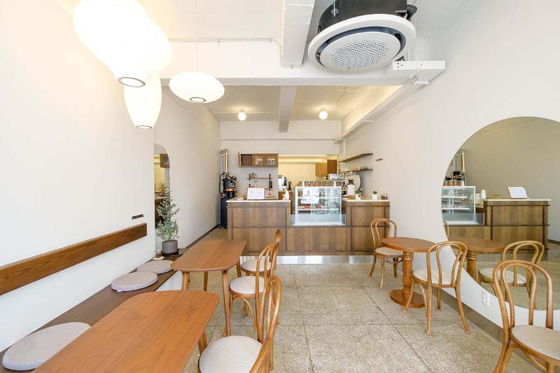 简约风格 10 坪咖啡厅，打造温馨舒适空间-3