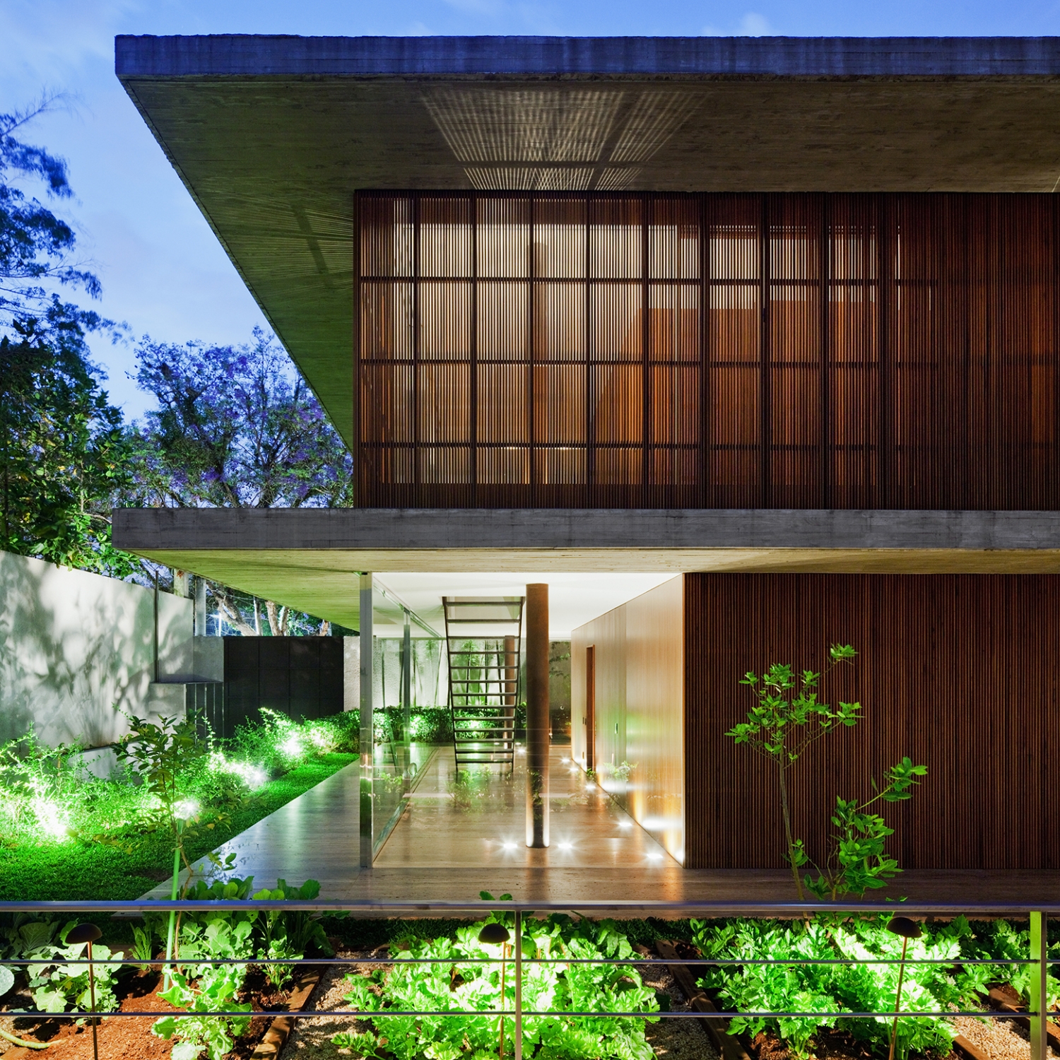 巴西 Toblerone 住宅 | 开放式布局，木结构网格，室内外自由空间-46