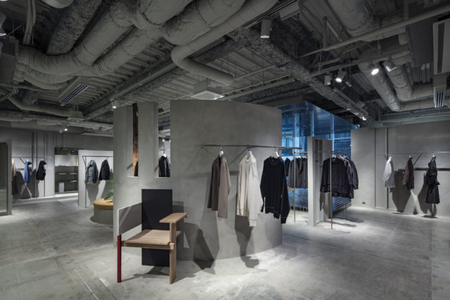 大阪特别之家

注：MAISON常见于法语，意为房屋、家宅 ，这里结合实际可能是指类似特色店铺、特别住所之类表意，SPECIAL是特别的 ，OSAKA是大阪 ，综合起来给出上述翻译，具体还需根据实际场景明确其确切含义 丨日本大阪丨AtMa inc.-21