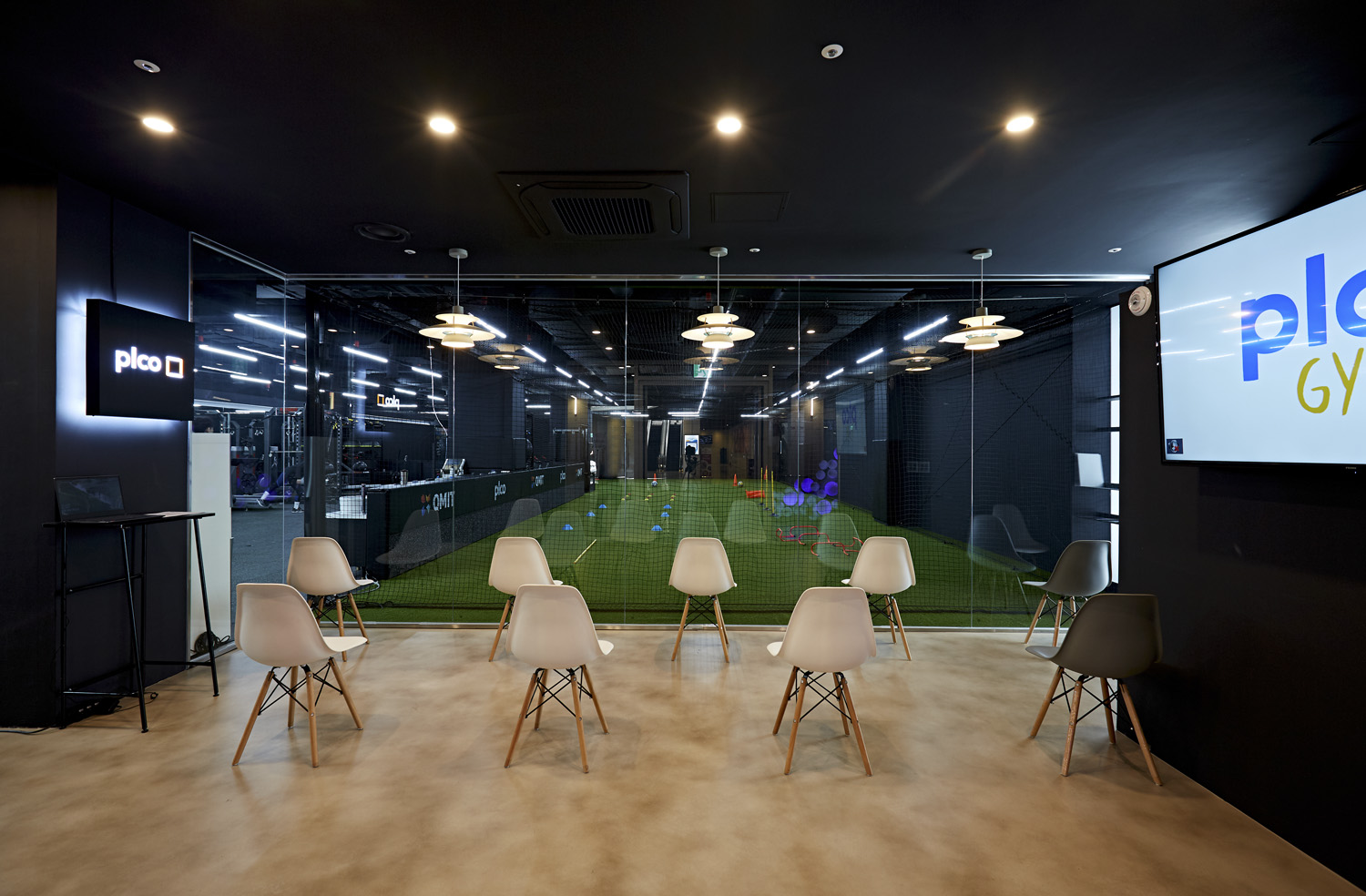 简约时尚的 120 平足球康复运动中心设计-10