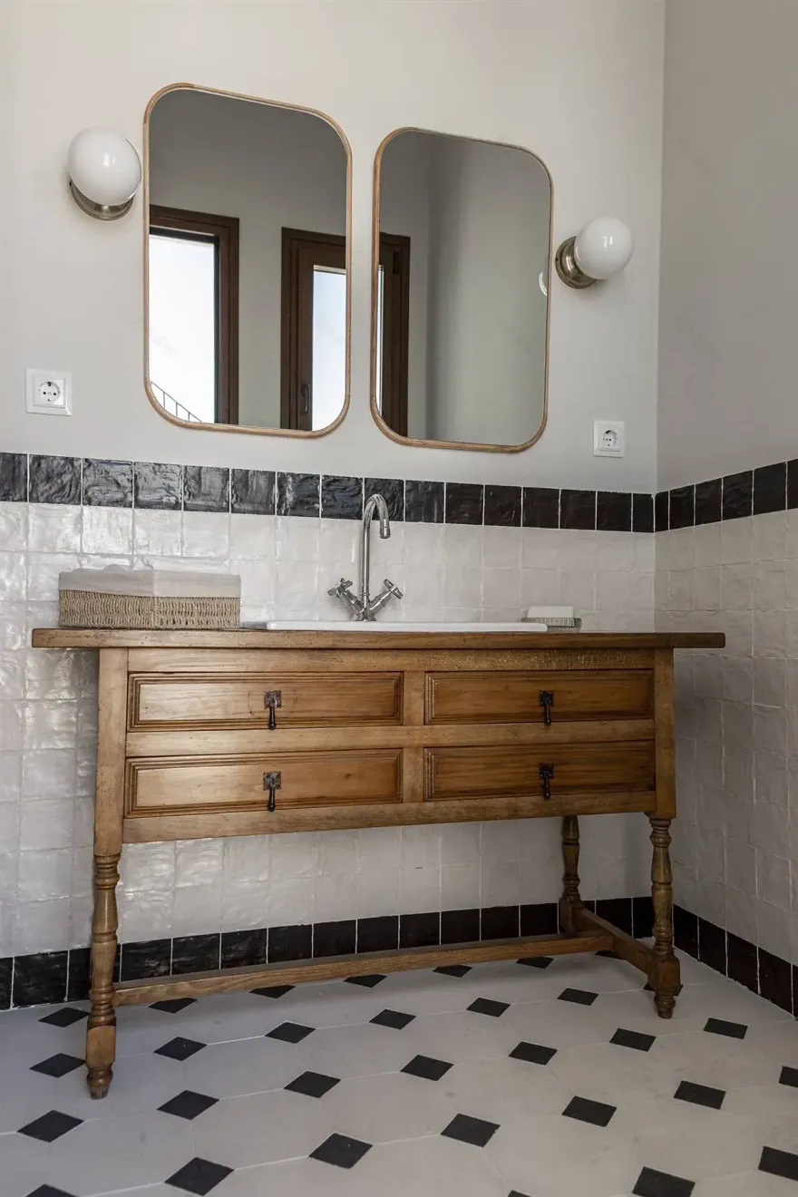 西班牙 50 年代沙色别墅 | 传统与现代的完美融合-11