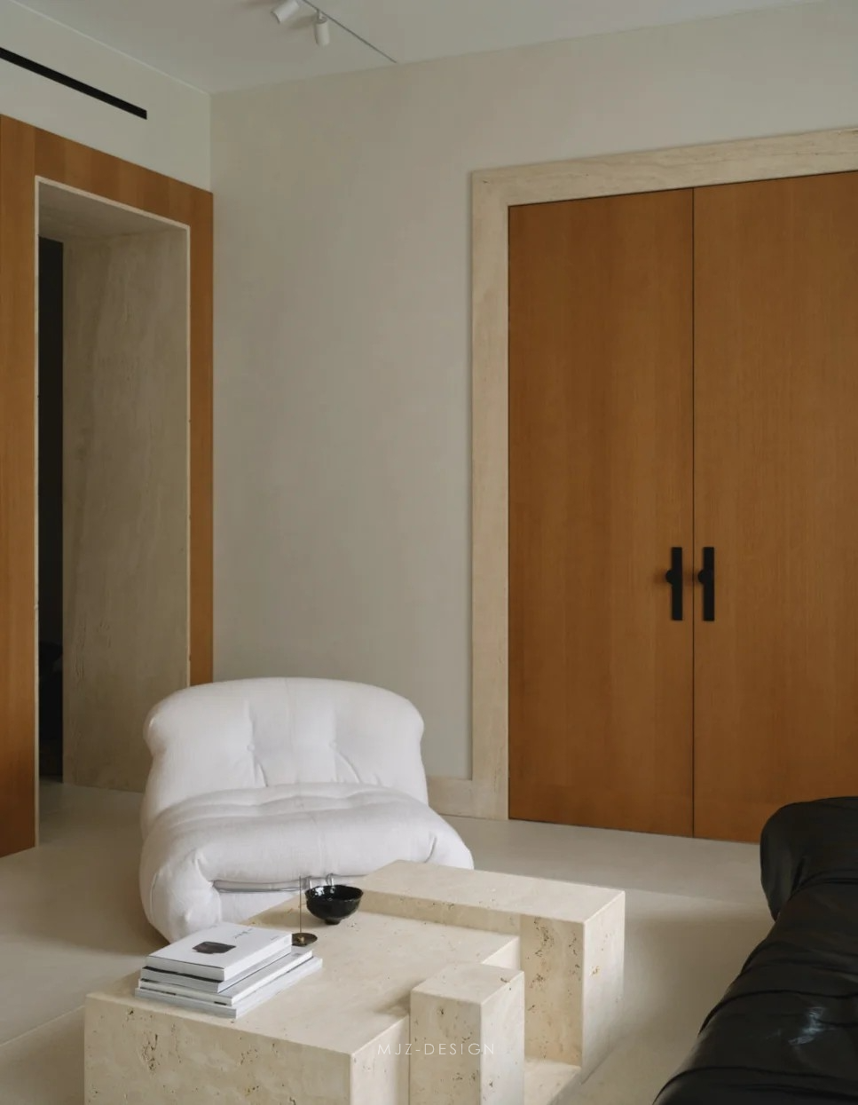 标题68
注:TITUL可能是TÍTULO(西班牙语标题、题目)的拼写错误,按照常见理解进行了翻译 丨俄罗斯莫斯科丨QUADRO ROOM-11