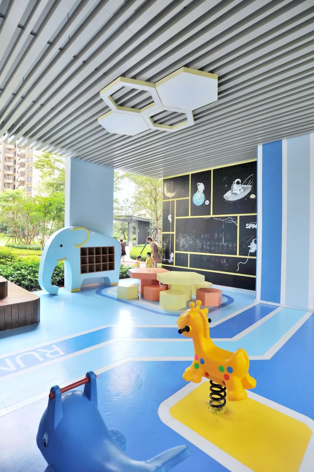 融创臻园“爆改”架空层，打造全龄休闲区-57