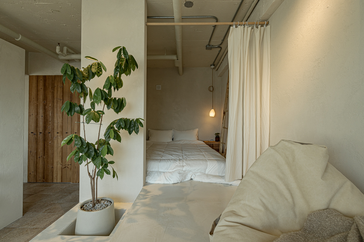 白色调的极简主义 | 200 平米的现代豪华公寓-12