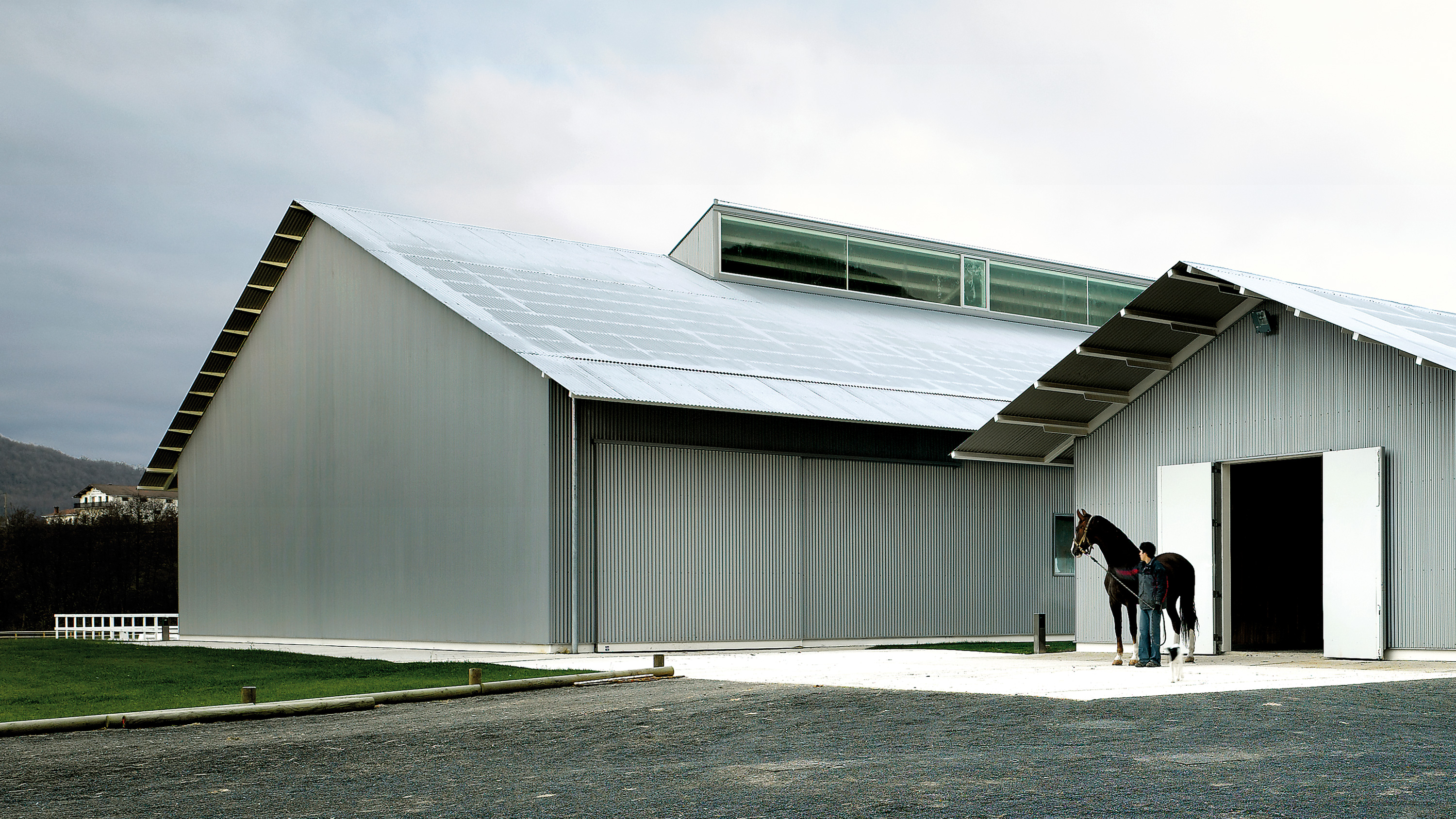 融合环境的西班牙高性能马术中心-0