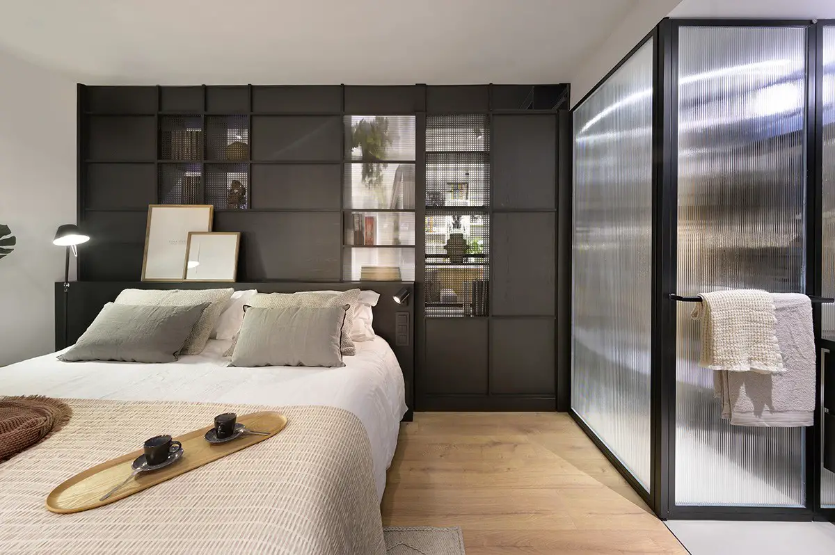 黑色图书馆墙设计，52m2 公寓变身超英雄收藏之家-11