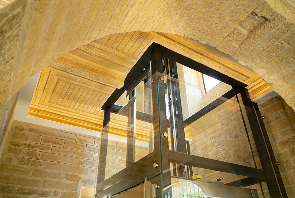 西班牙 Piedra 大楼翻新 | 纯手工石砌艺术的现代诠释-23