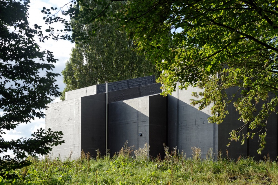 隐形建筑与身体对话 · 法国艺术家工作室设计丨Didier Fiúza Faustino-56