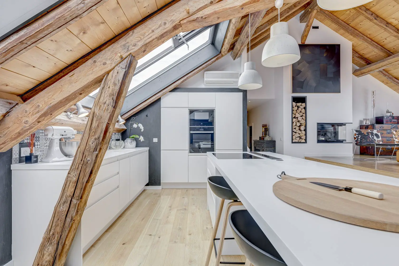 安纳西旧城区的独特复式公寓设计-9