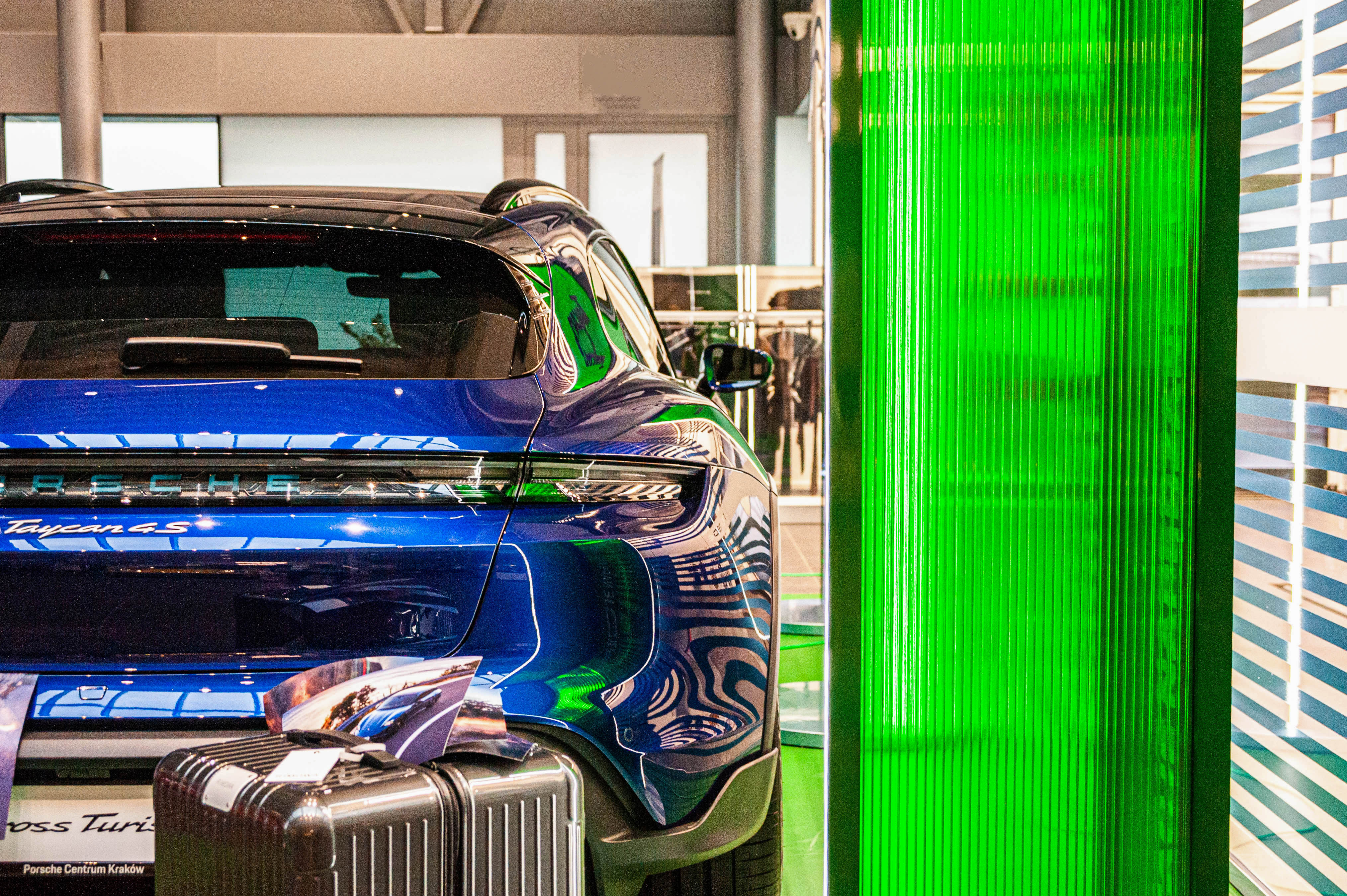 Electric Porsche 度假展示丨波兰克拉科夫丨Martyna Cichosz-3