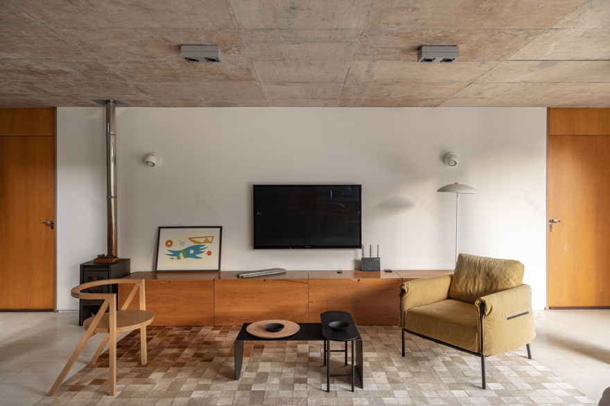 巴西森林中的玻璃混凝土别墅丨巴西巴西利亚丨Estúdio MRGB-23