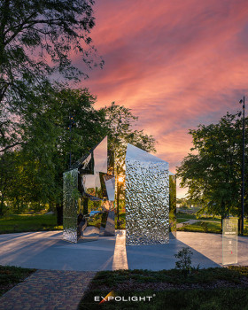 维什霍罗德英雄十字勋章（注：这里CROSS OF HEROES直译为英雄十字勋章 ，VYSHGOROD是乌克兰基辅州的一个城市维什霍罗德，由于不清楚具体语境，这样的组合可能是该城市相关的一种勋章名称，仅作参考）