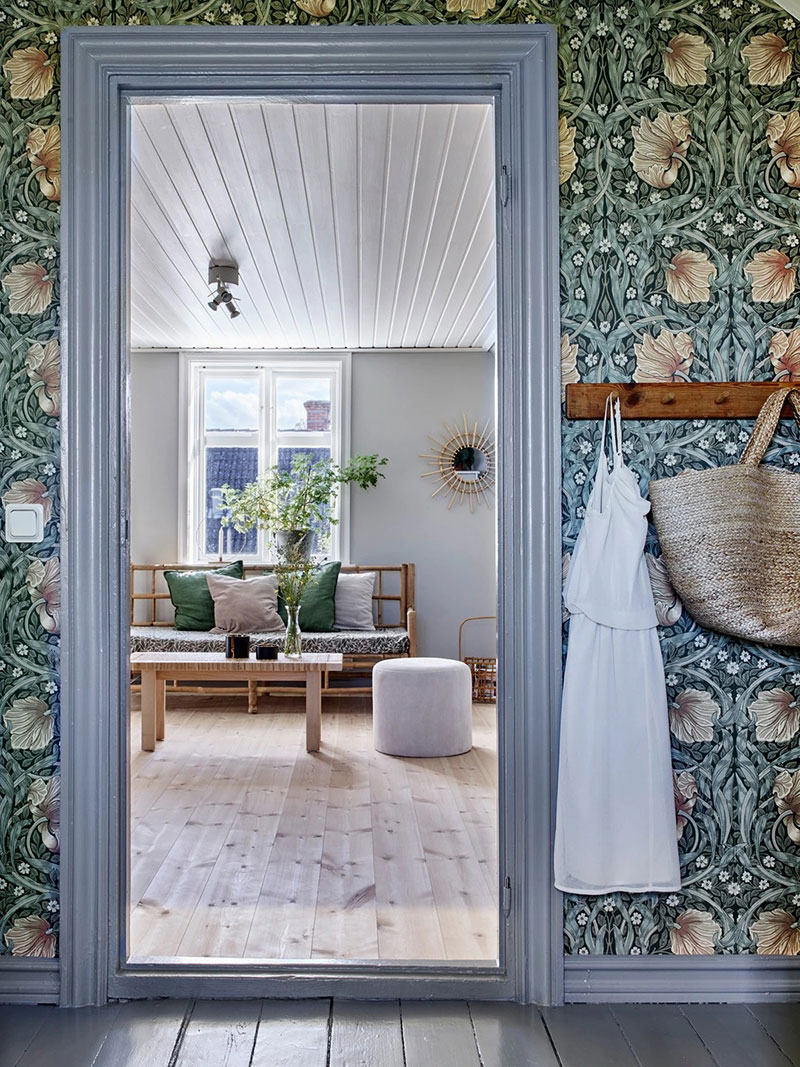 瑞典年轻家庭打造白色夏日小屋，自然与现代的完美融合-14