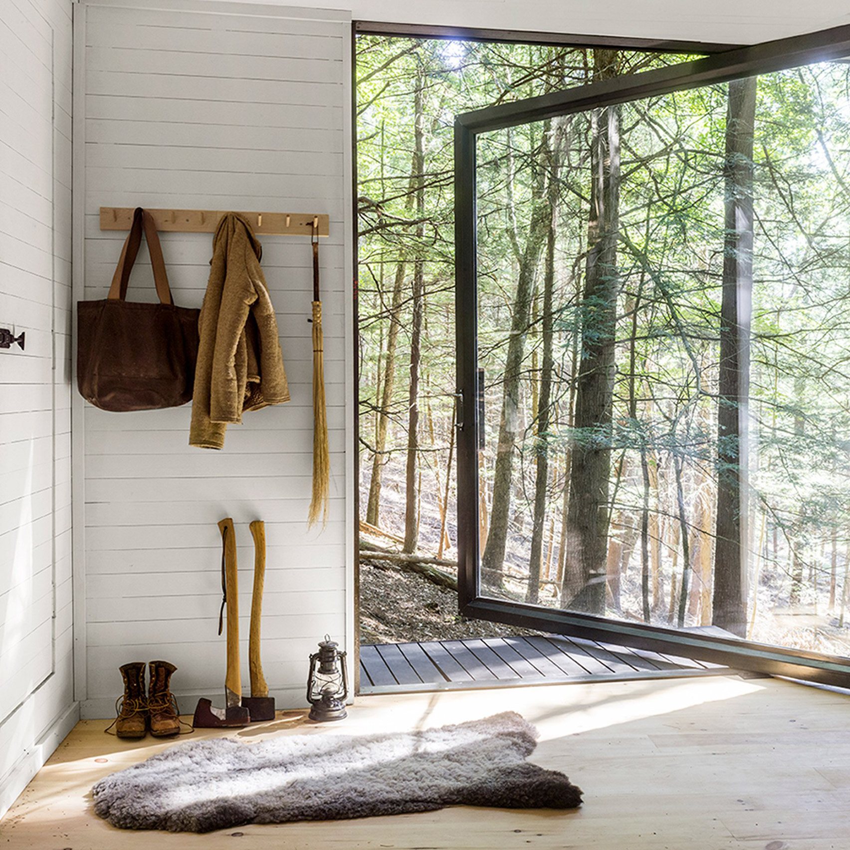 10 countryside cabins with interiors that reflect their remote locations-2