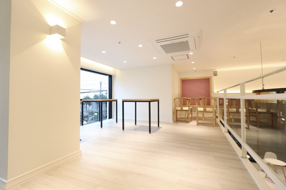 40 平釜山复式咖啡厅的间接照明设计-11