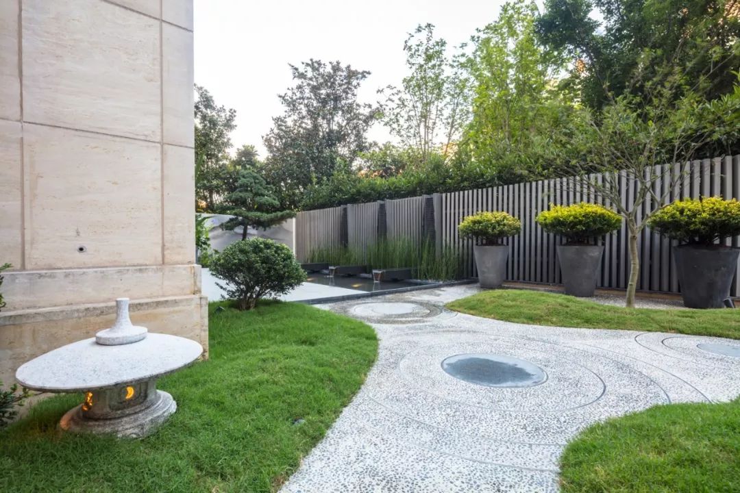 花园铺装的艺术 | 选材与设计的完美融合-13