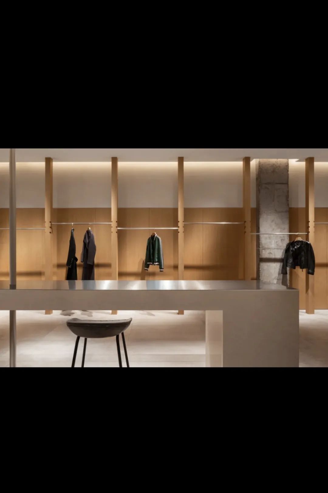 不锈钢与石材的艺术碰撞 · 深圳鲁班时代设计概念店丨中国深圳丨LubanEra·Design 鲁班时代建筑装饰设计-5