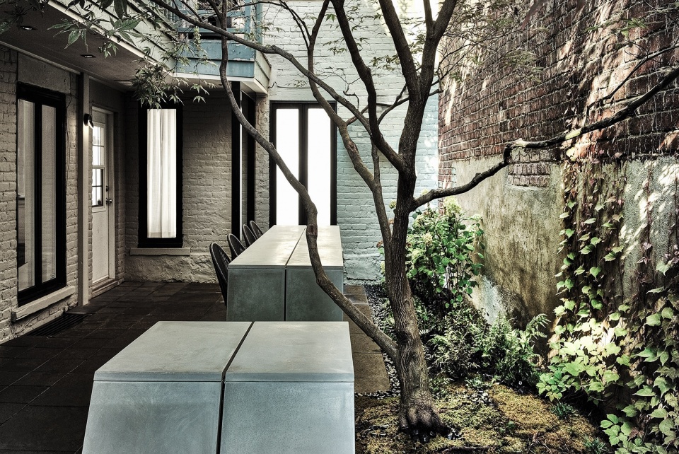 蒙特利尔独户住宅后院重建,MYTO 打造极简日式休闲空间-11