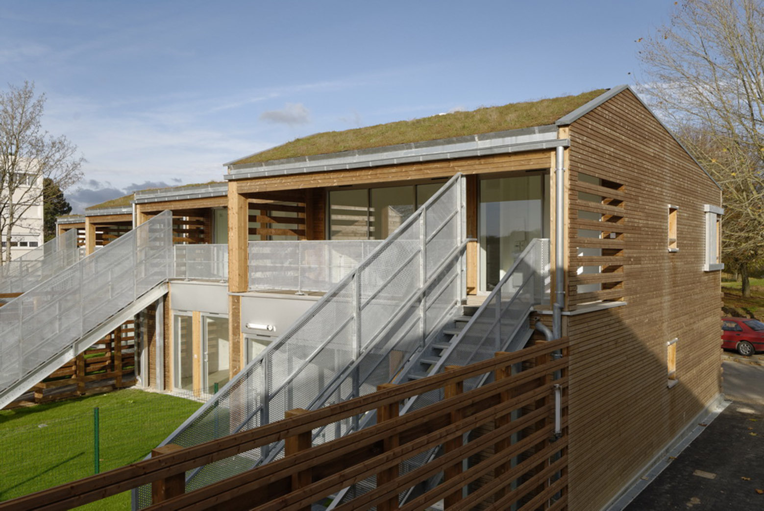 法国 16 座公益住房翻修工程，和谐融入自然景观-17