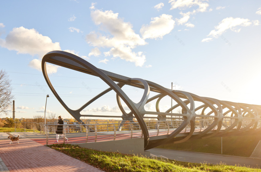 立陶宛 Jonava 的人行天桥丨Architektüros linija-17
