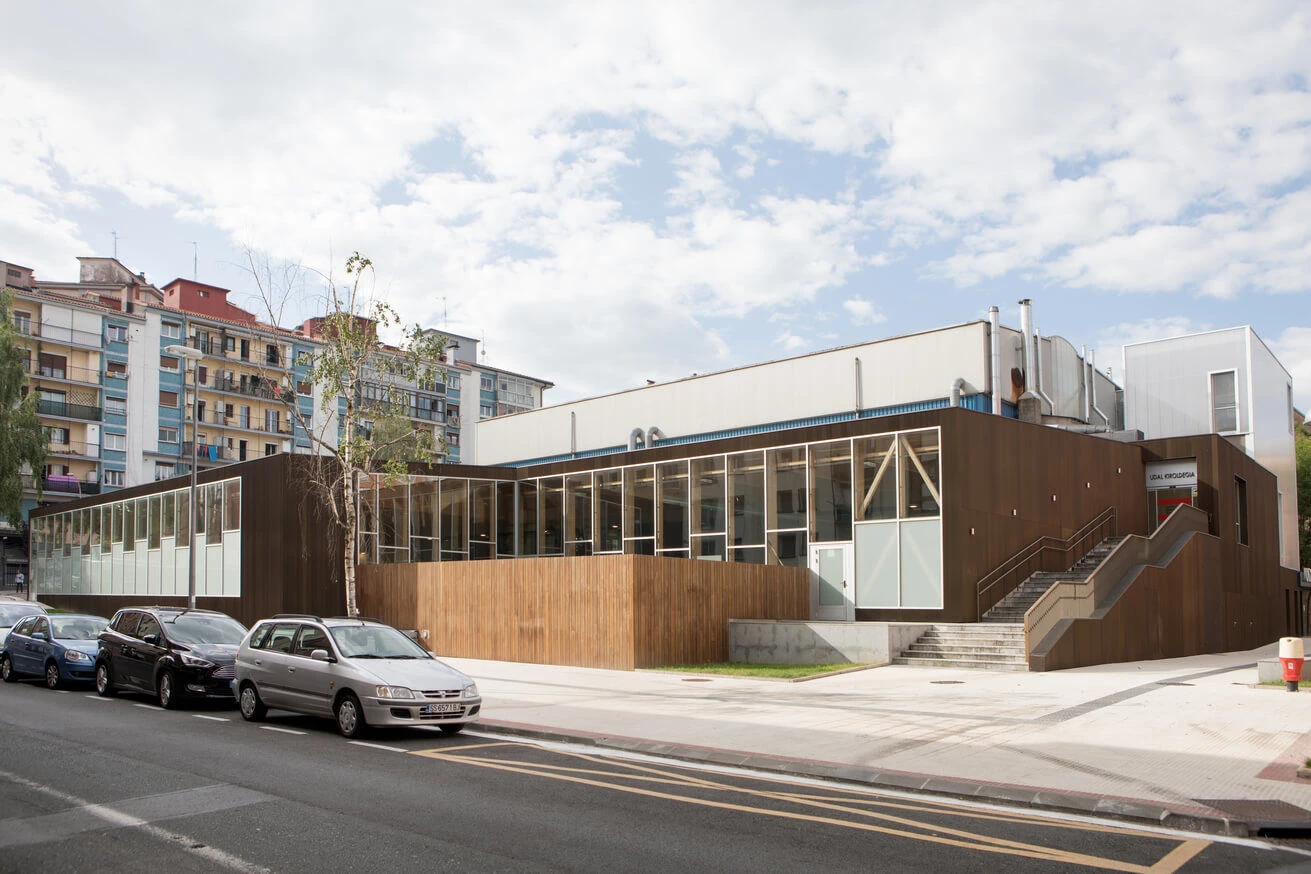 埃尔纳尼游泳池丨西班牙丨Uzcanga Architects-12