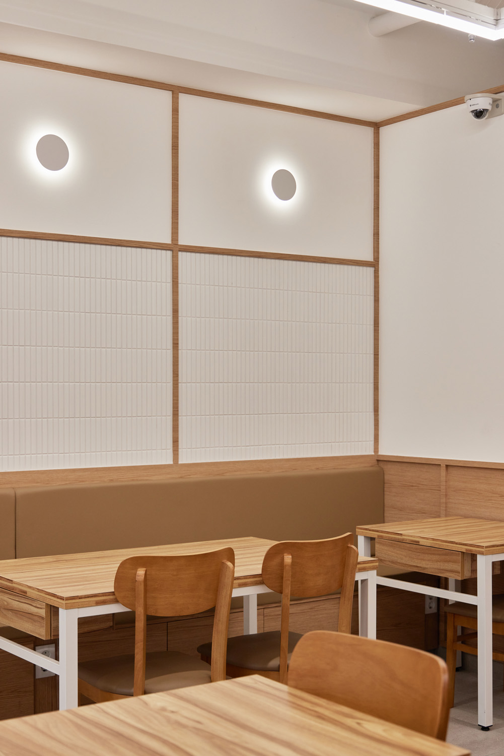 白色与木质，打造 16 平米简约舒适的小型家居空间-11