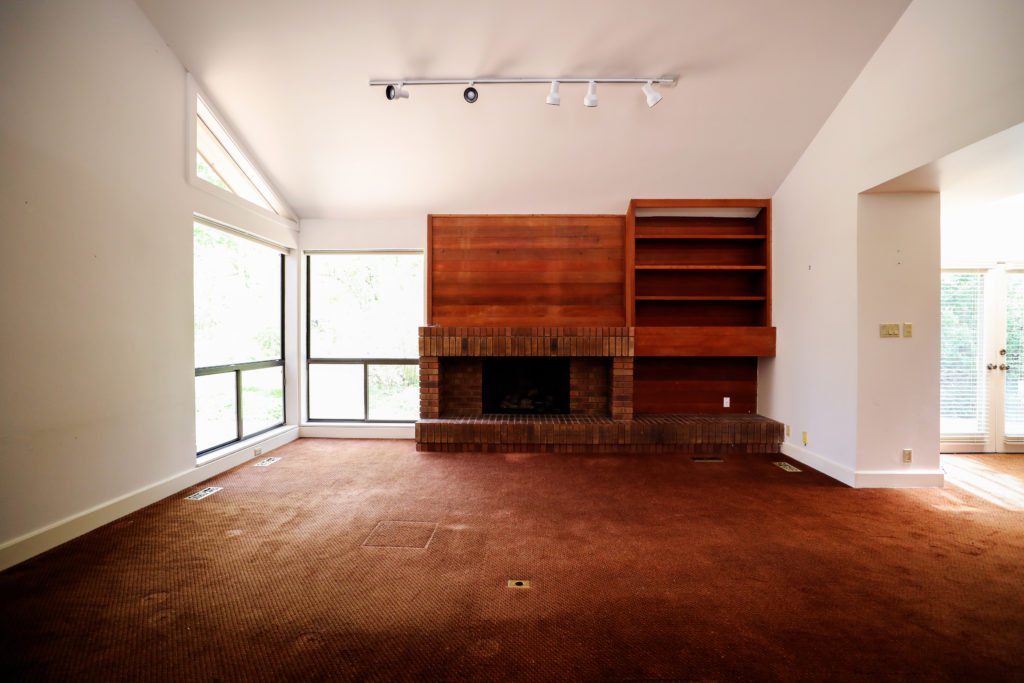 Stagg Mountain Modern楼上家庭房设计-7