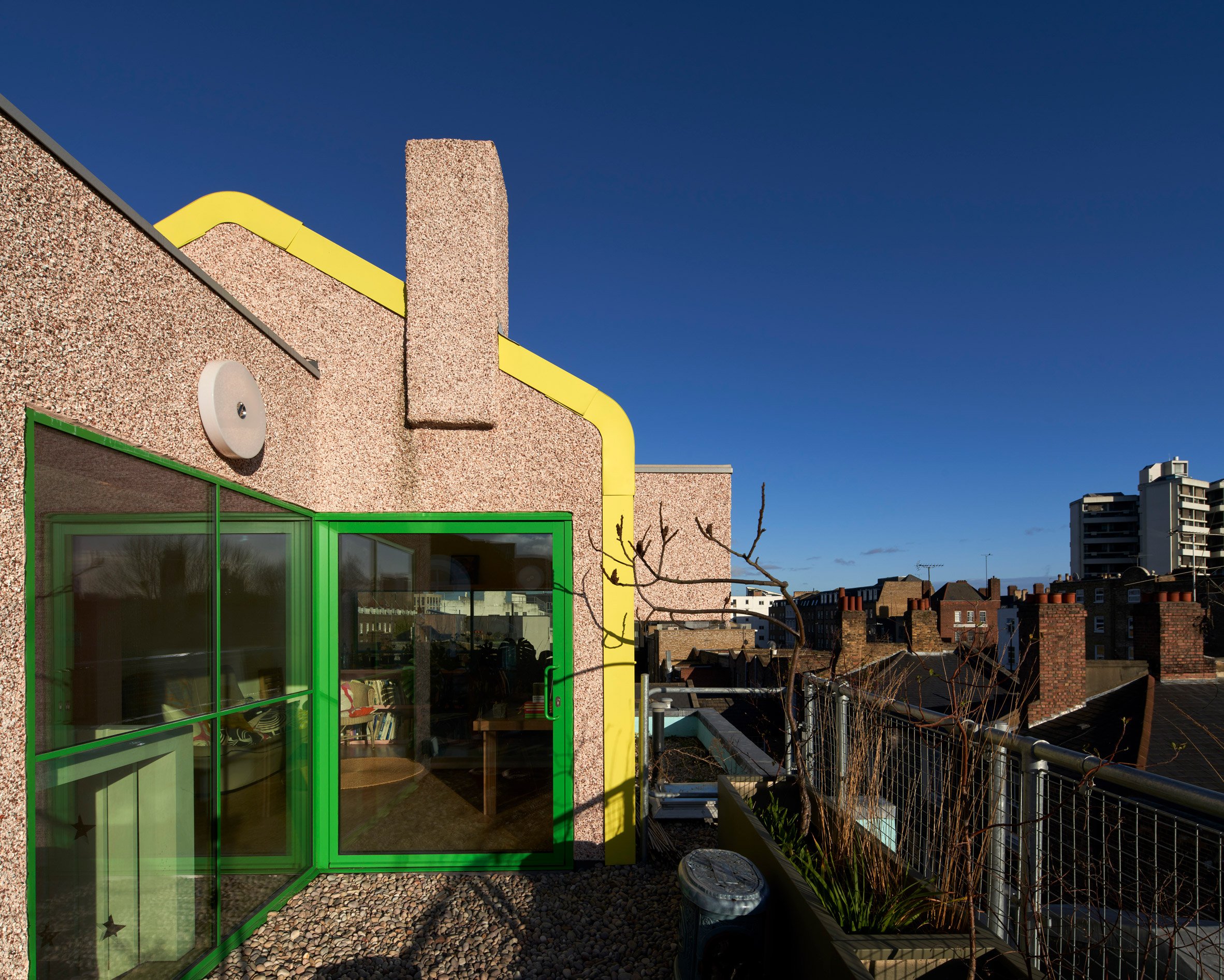 FAT 蓝房子 | 建筑师 Sean Griffiths 的屋顶工作室扩建-11