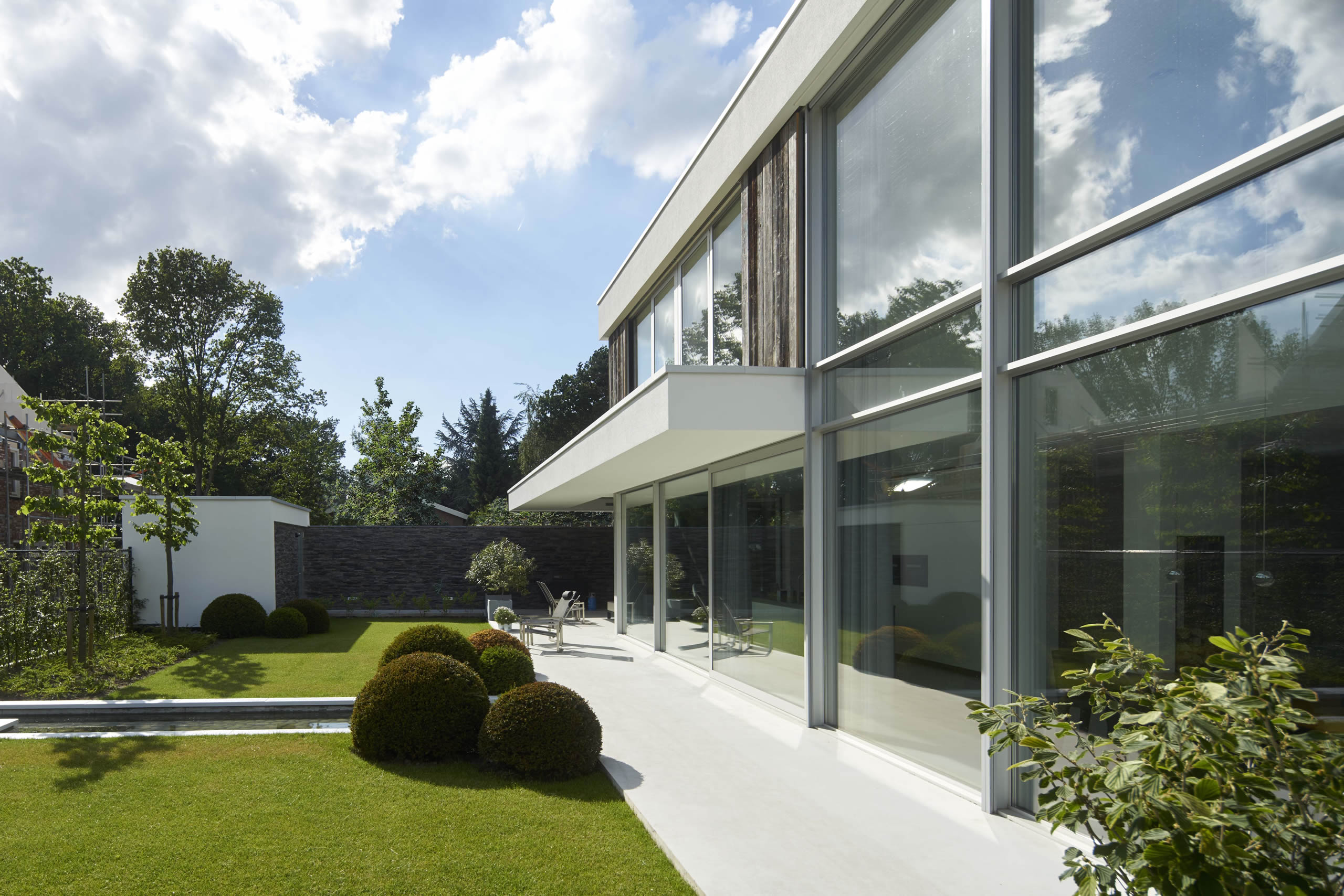 荷兰森林边缘的 N-House 别墅,极简设计与自然环境的完美融合-16