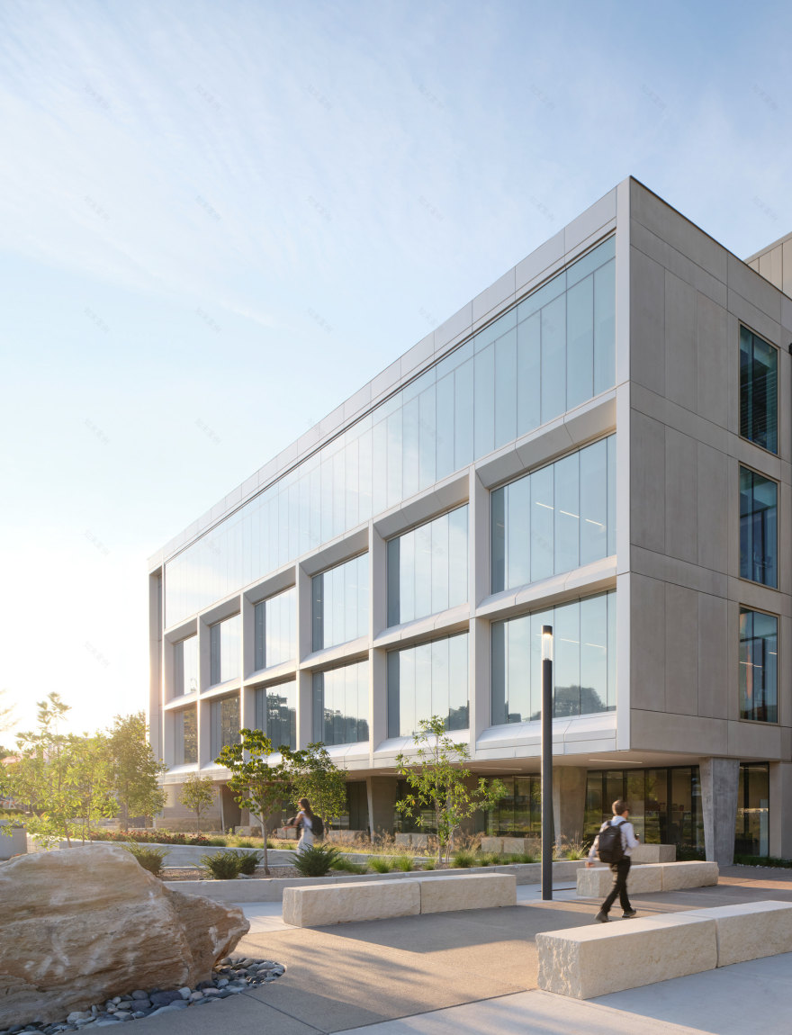 Blunt Hall College of Natural and Applied Sciences-5