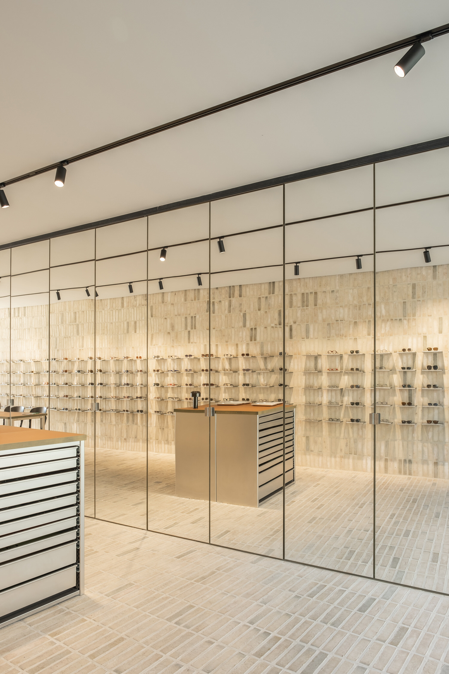 比利时 Optiek Hons 眼镜专卖店丨Zware Jongens-13