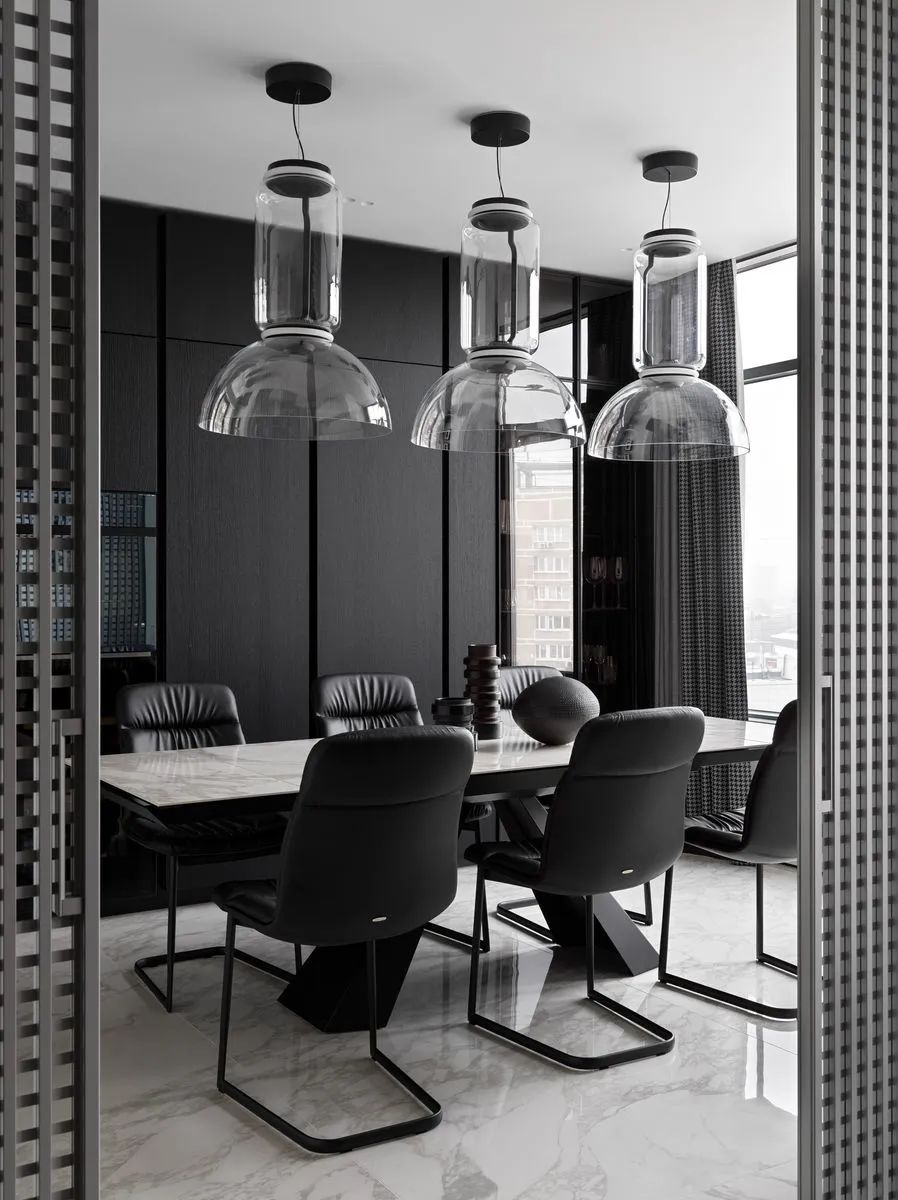 黑奢极简三口之家精致公寓丨Studio Artimitro Interiors-12