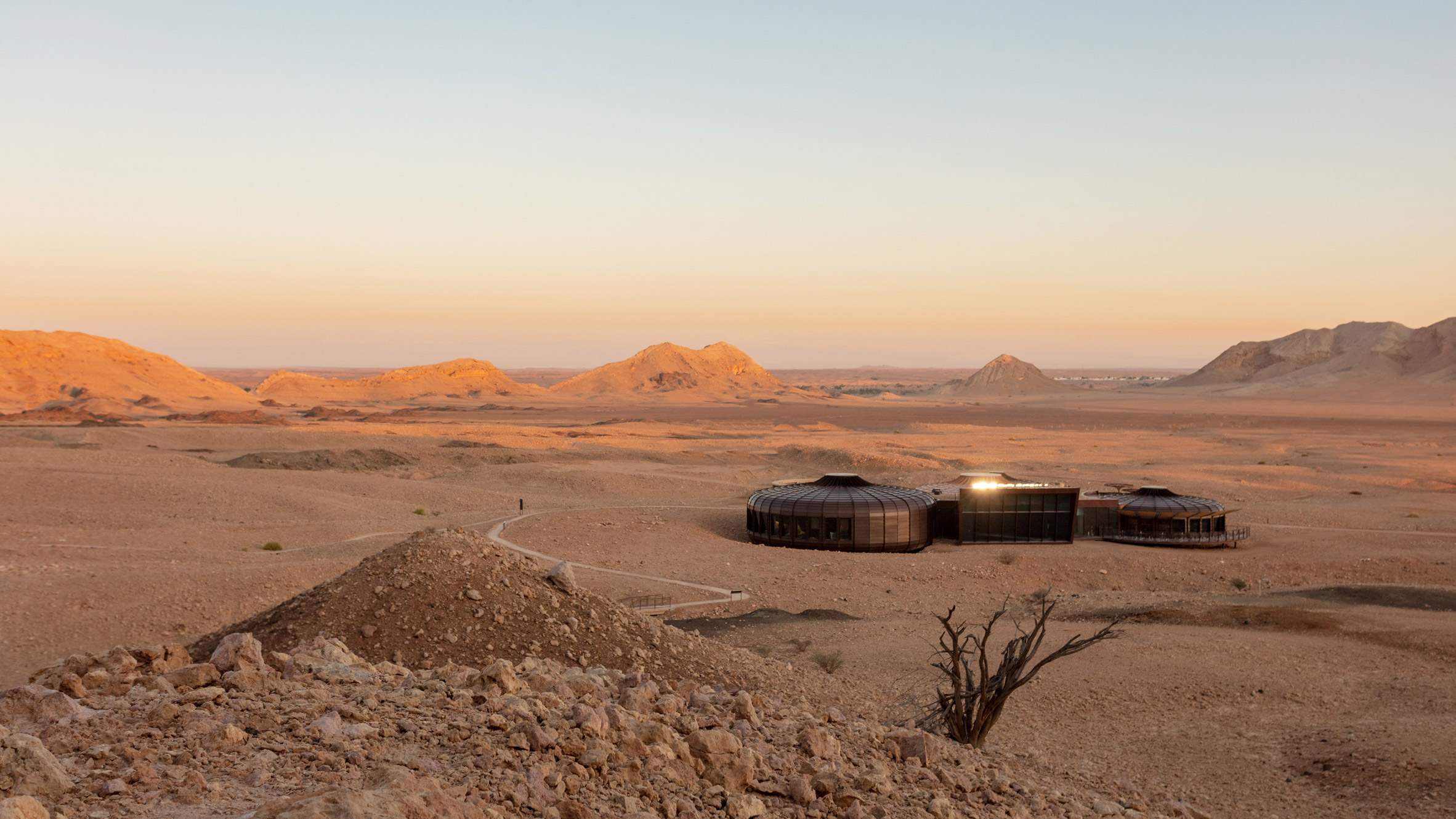 沙漠中的"海洋瑰宝"—— Hopkins Architects 打造阿联酋 Sharjah 地质公园游客中心-23