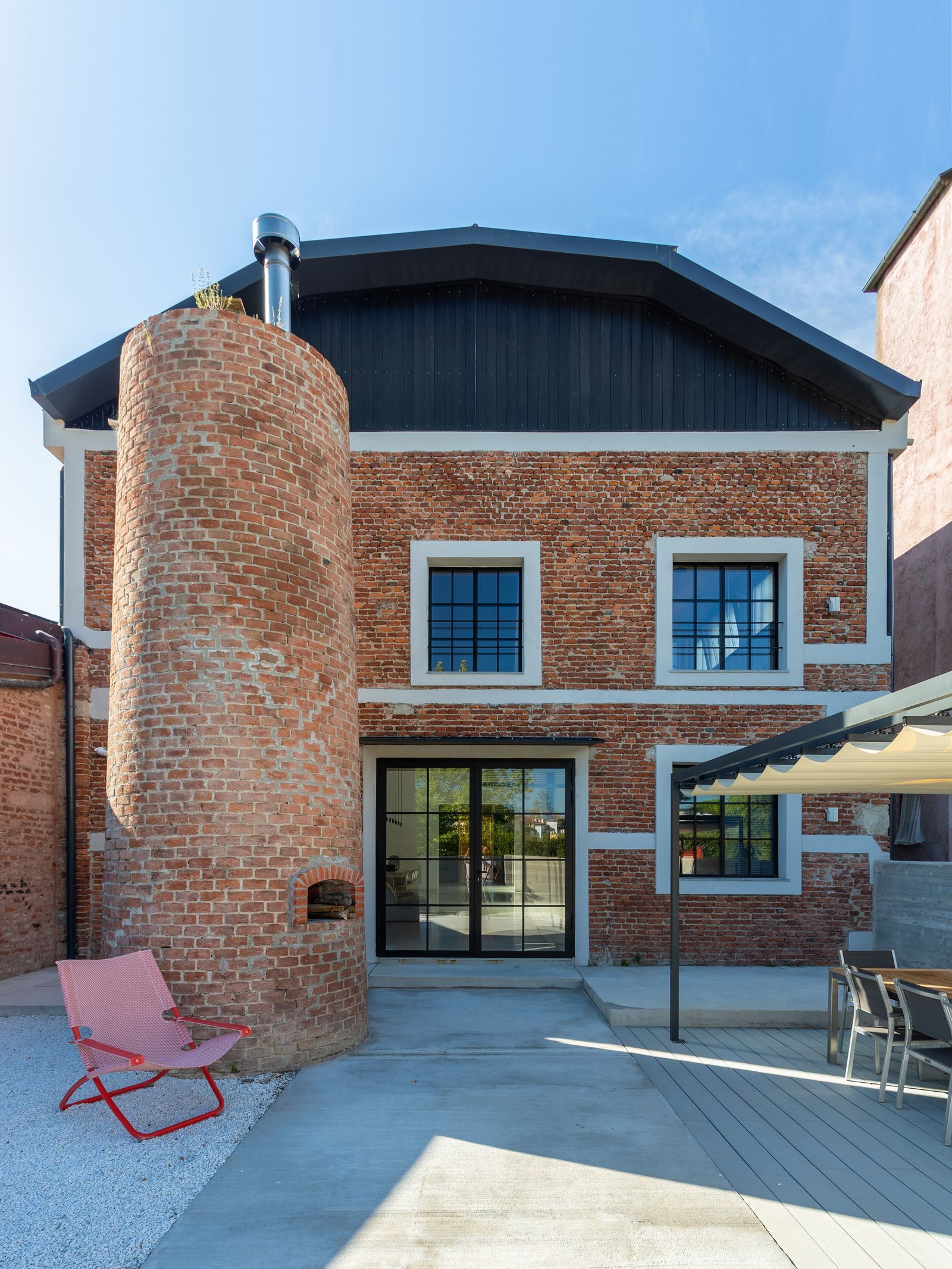 托斯卡纳旧工厂改造为工业风家庭住宅丨Alessandra Bartali-57