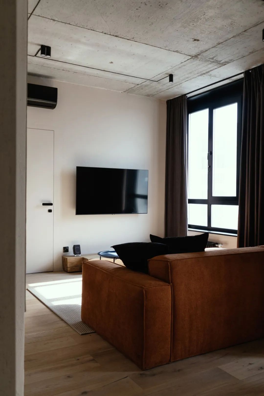 乌克兰极简主义公寓丨MARRA GROUP-33